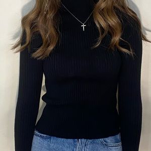 Long-sleeve black girl shirt